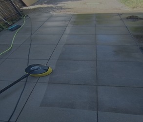 Reinigung von Pflastersteinen